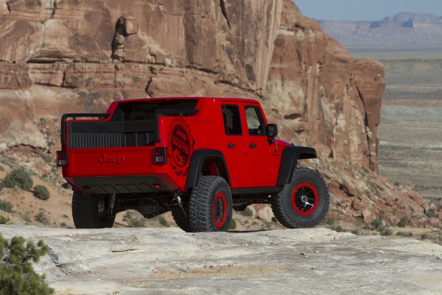  Jeep Wrangler Red Rock Responder Concept 2015 года  (фото 12 из 17)